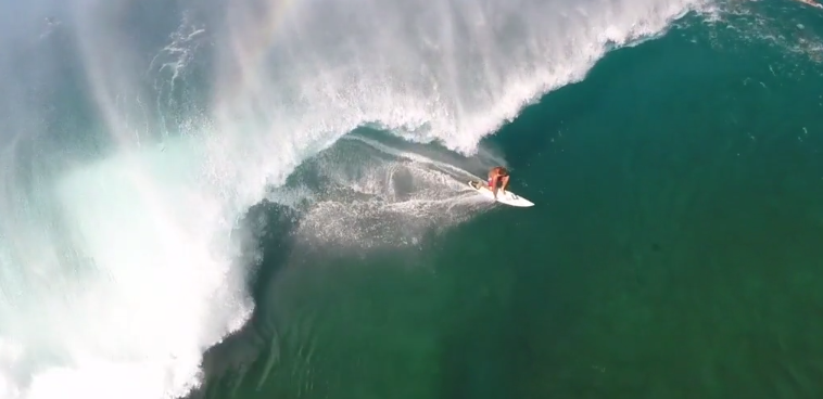 GoPro-Drohne-surfer-surfing-hawaii-oahu-Pipeline-Winter-2013-vimeo-10